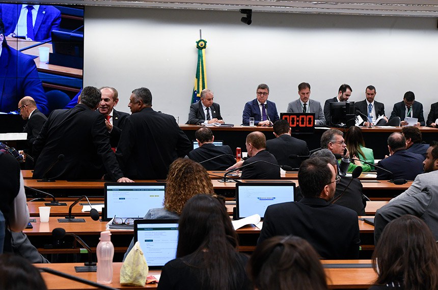 Em destaque, à esquerda, senador Marcelo Castro (MDB-PI).