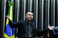 Cleitinho anuncia projeto para isentar de IR quem ganha até R$ 5 mil