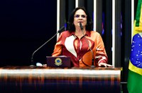 Damares manifesta indignação com ataques que vem sofrendo