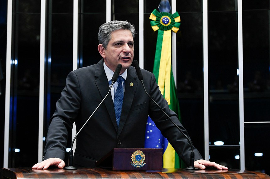 Em discurso, à tribuna, senador Rogério Carvalho (PT-SE).