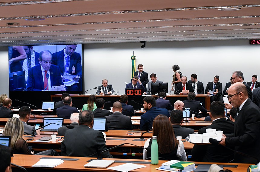 Mesa:
senador Izalci Lucas (PSDB-DF); 
relator da proposta da Lei de Diretrizes Orçamentárias (LDO-PLN 4/23), deputado Danilo Forte (União-CE);
secretário da comissão, Walbinson Tavares de Araújo;
senador Marcelo Castro (MDB-PI).