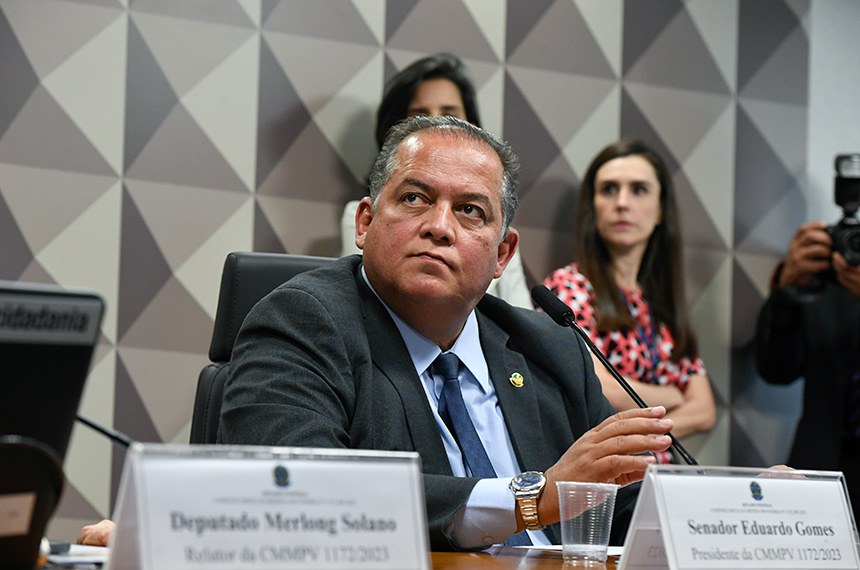 Mesa: 
presidente da CMMPV 1172/2023, senador Eduardo Gomes (PL-TO).