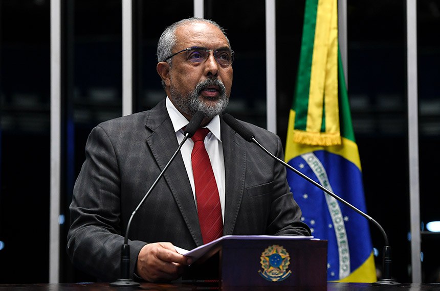 Em discurso, à tribuna, senador Paulo Paim (PT-RS).