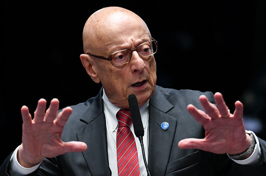 Em pronunciamento, à bancada, senador Esperidião Amin (PP-SC).