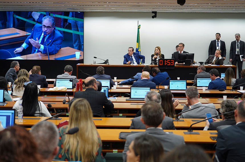 Mesa:
senadora Eliziane Gama (PSD-MA);
deputado Luiz Carlos Motta (PL-SP);
presidente da CMO, senadora Daniella Ribeiro (PSD-PB);
secretário da comissão, Walbinson Tavares de Araújo.