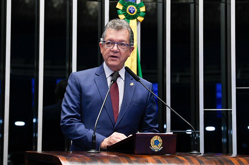 À tribuna, em discurso, senador Laércio Oliveira (PP-SE). 