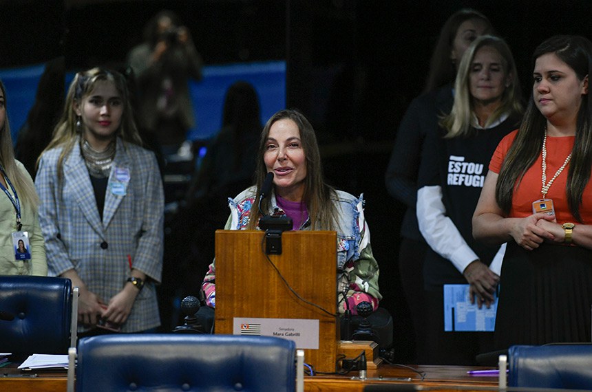 À bancada, em pronunciamento, senadora Mara Gabrilli (PSD-SP). 