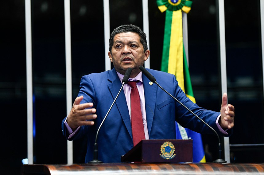 À tribuna, em discurso, senador Beto Faro (PT-PA). 