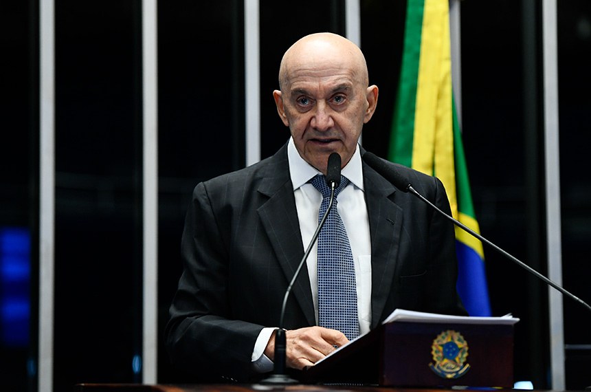 Em discurso, à tribuna, senador Confúcio Moura (MDB-RO).