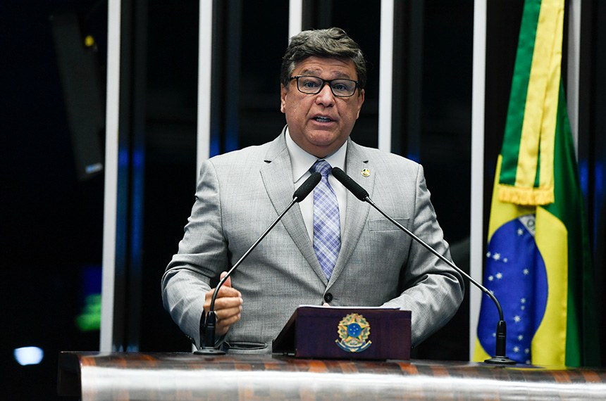 Em discurso, à tribuna, senador Carlos Viana (Podemos-MG).