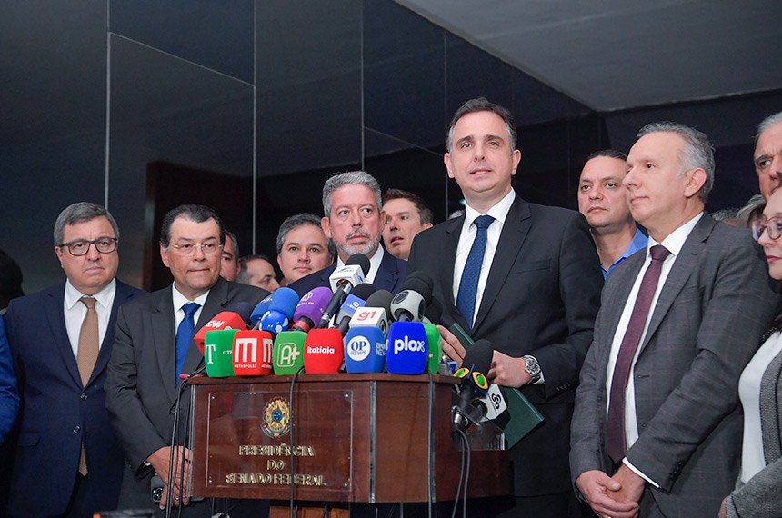 Participam:
deputado Danilo Forte (União-CE); 
relator da PEC 45/2019, no Senado Federal, senador Eduardo Braga (MDB-AM); 
senador Efraim Filho (União-PB); 
presidente da Câmara dos Deputados, deputado Arthur Lira (PP-AL);
presidente do Senado Federal, senador Rodrigo Pacheco (PSD-MG); 
relator da PEC 45/2019, na Câmara dos Deputados, deputado Aguinaldo Ribeiro (PP-PB); 
deputado Weliton Prado (Solidariedade-MG); 
deputada Renata Abreu (Podemos-SP).