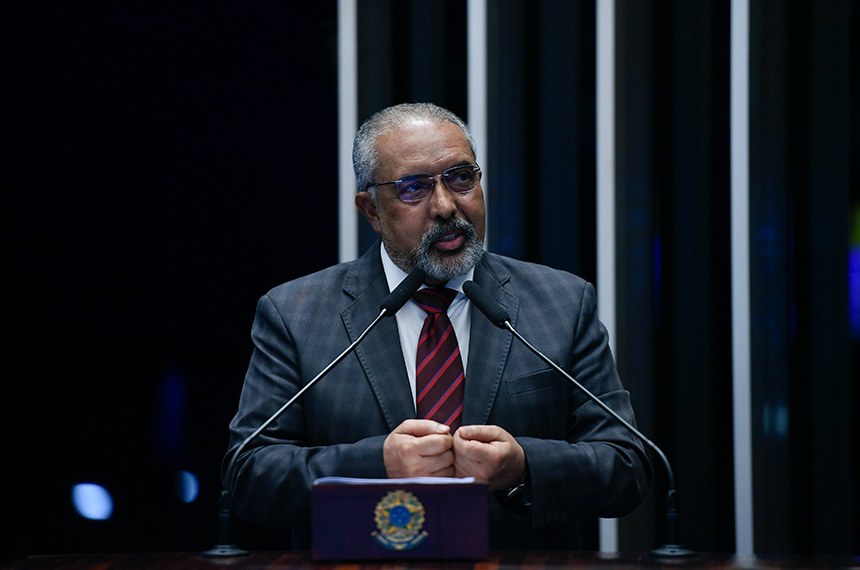 Em discurso, à tribuna, senador Paulo Paim (PT-RS).