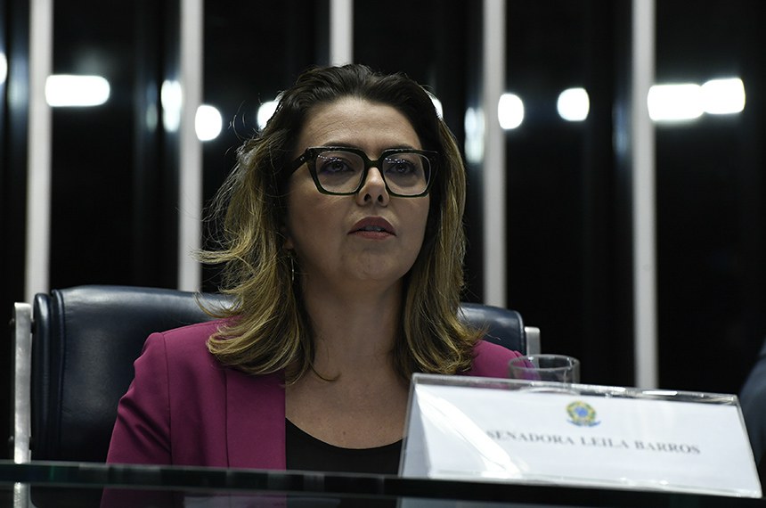 Mesa: 
presidente e requerente desta sessão, senadora Leila Barros (PDT-DF).