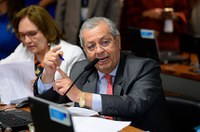 CAS pode votar prioridade para tratamento de câncer em idosos