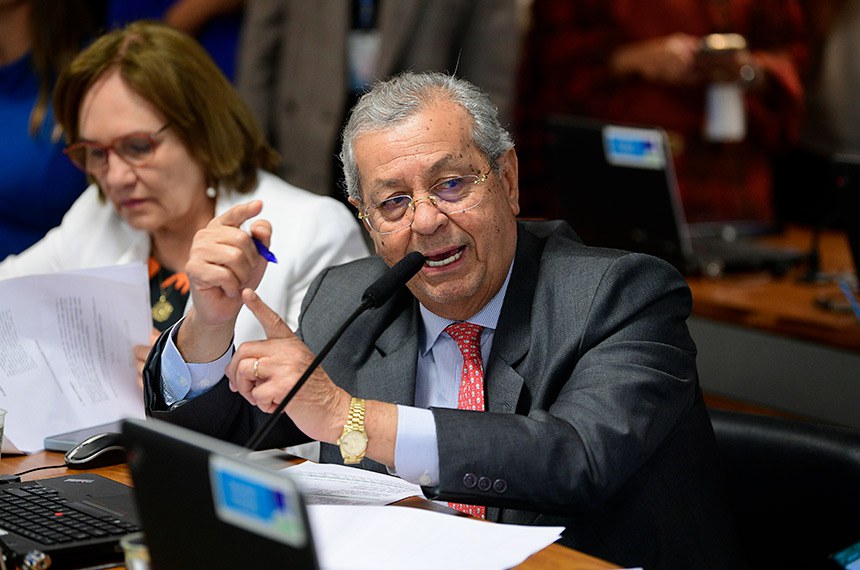 Em pronuniamento, à bancada, senador Jayme Campos (União-MT).