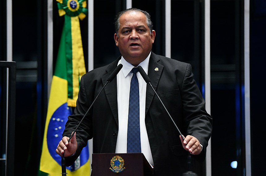 Em discurso, à tribuna, senador Eduardo Girão (Novo-CE).