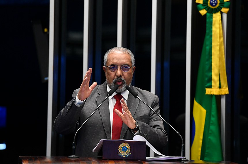 Em discurso, à tribuna, senador Paulo Paim (PT-RS).