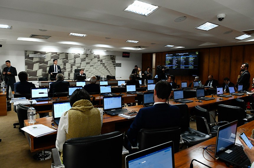 Mesa: 
presidente da CAE, senador Vanderlan Cardoso (PSD-GO).