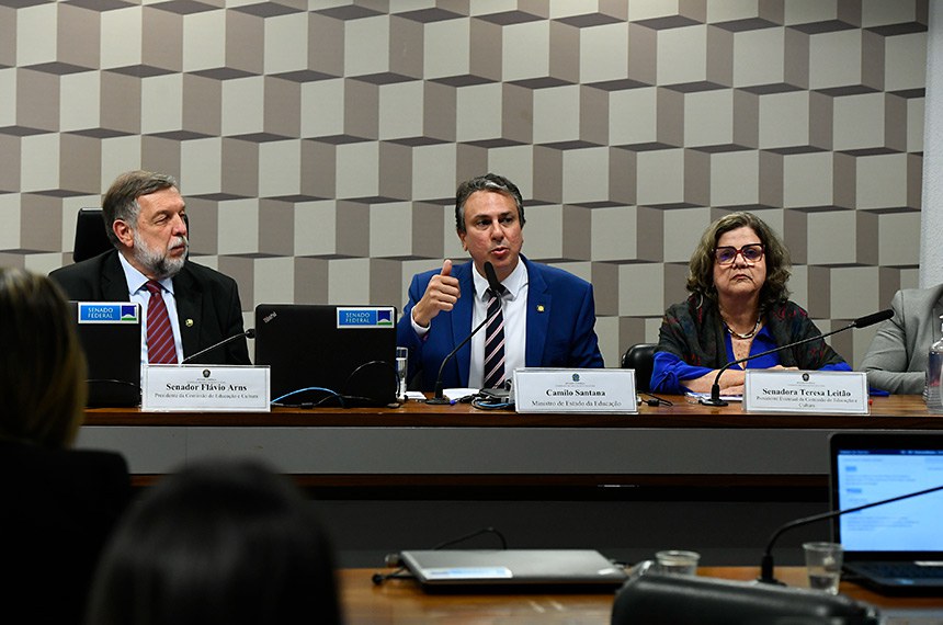 Mesa: 
presidente da CE, senador Flávio Arns (PSB-PR); 
ministro de Estado da Educação, Camilo Santana;
senadora Teresa Leitão (PT-PE).