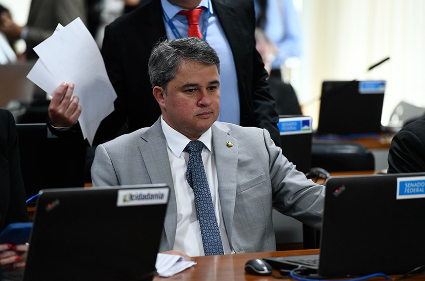 À bancada, senador Efraim Filho (União-PB).