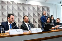 Relatora da CPMI quer acareação entre Torres e delegado da PF