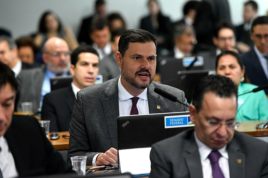 Em pronunciamento, à bancada, indicado para compor o Conselho Nacional do Ministério Público (CNMP), na vaga destinada ao Ministério Público do Trabalho, Ângelo Fabiano Farias (OFS 9/2023).