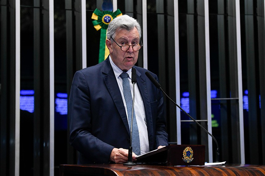 Em discurso, à tribuna, senador Luis Carlos Heinze (PP-RS).