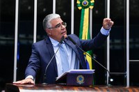 Girão pede que Senado se una contra julgamento sobre drogas no STF