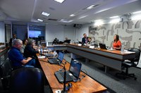 País não sabe como pagar por psicólogo e assistente social na escola, aponta debate