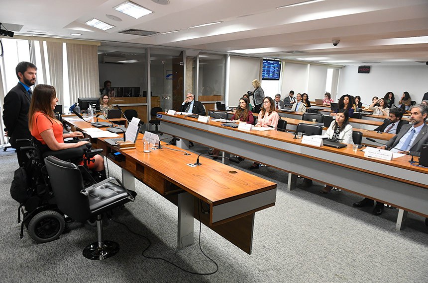 Bancada:
coordenador-geral de Políticas Educacionais em Direitos Humanos da Secretaria de Educação Continuada, Alfabetização de Jovens e Adultos, Diversidade e Inclusão (Secadi) do Ministério da Educação, Erasto Fortes Mendonça;
coordenadora-geral da Secretaria Nacional de Assistência Social (SNAS) do Ministério do Desenvolvimento e Assistência Social, Família e Combate à Fome, Cinthia Barros dos Santos Miranda;
coordenadora-geral de Promoção dos Direitos das Pessoas Migrantes, Refugiadas e Apátridas do Ministério dos Direitos Humanos e Cidadania, Clarissa Teixeira Araujo do Carmo;
diretora substituta do Departamento de Organismos Internacionais do Ministério das Relações Exteriores, Maria Clara de Paula Tusco;
secretário nacional de Justiça do Ministério da Justiça e Segurança Pública, Augusto de Arruda Botelho;