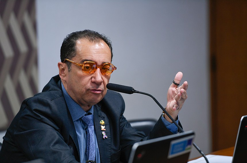 Mesa: 
relator do PEC 38/2022, senador Jorge Kajuru (PSB-GO).