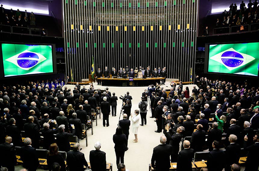 Mesa:
suplente do senador Davi Alcolumbre e grão-mestre estadual de Honra do Amapá, Josiel Alcolumbre;
presidente da Confederação Maçônica do Brasil, Vanderlei Geraldo de Assis;
grão-mestre geral do Grande Oriente do Brasil, Múcio Bonifácio Guimarães;
deputado Delegado Pablo (União-AM);
requerente, no Senado Federal, e presidente desta sessão de comemoração, senador Izalci Lucas (PSDB-DF);
diretora da Secretaria Legislativa do Congresso Nacional, Roberta Lys de Moura Rochael;
grão-mestre assistente da Grande Loja Unida da Inglaterra e ex-prefeito da cidade de Londres, Sir David Wootton;
secretário-geral da Confederação da Maçonaria Simbólica do Brasil, Aldino Brasil de Souza;
grão-mestre do Grande Oriente do Distrito Federal, Reginaldo Gusmão de Albuquerque.