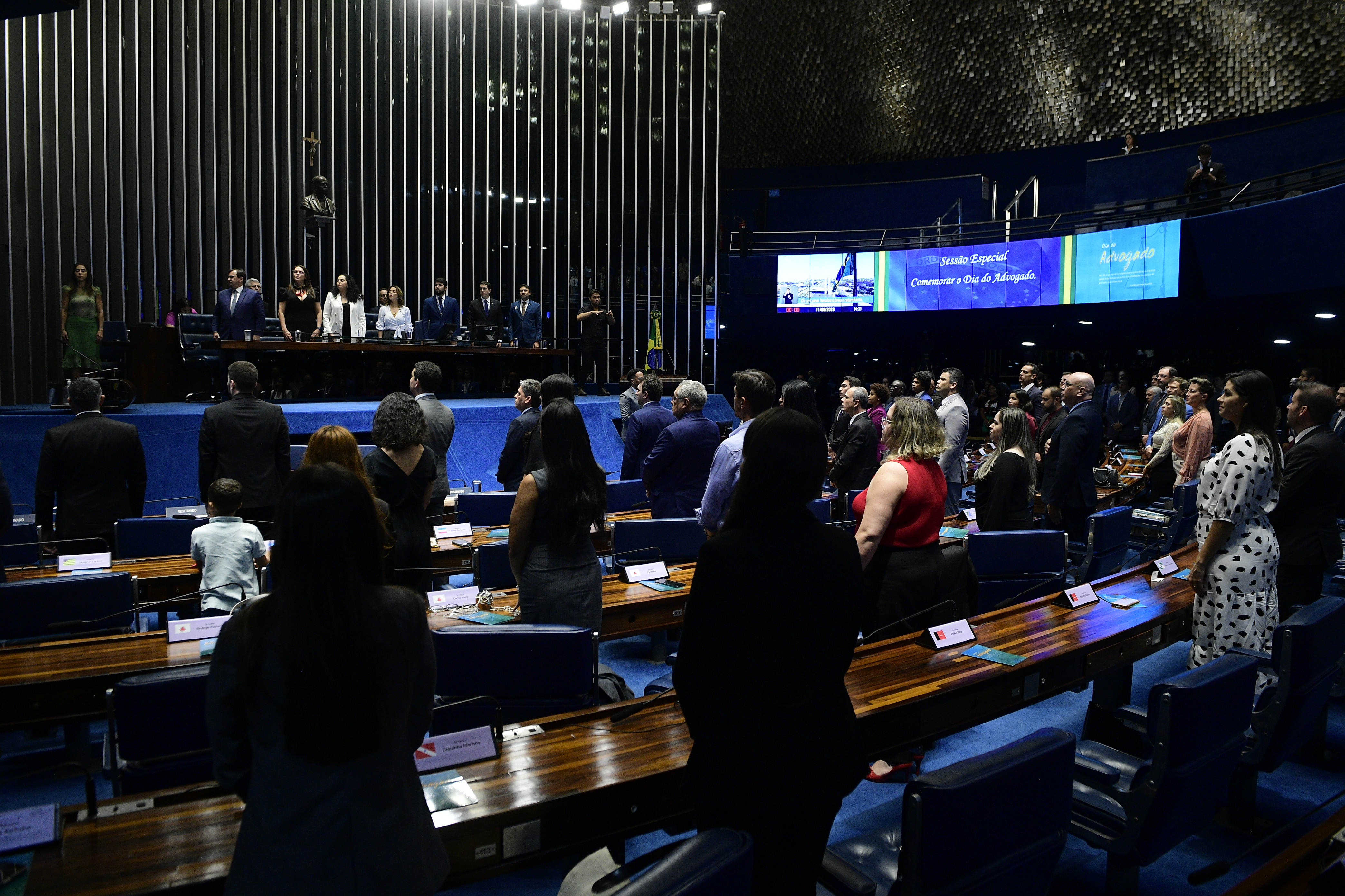 Mesa:
advogado Ricardo Peres;
secretária-geral da Associação Brasileira dos Advogados Criminalistas (Abracrim), Ana Paula Trento; 
vice-presidente da Ordem dos Advogados do Brasil (OAB), Lenda Tariana Dib Faria Neves;
presidente e requerente desta sessão, senadora Soraya Thronicke (Podemos-MS);
secretário da Mesa desta sessão;
defensor público-geral federal em exercício, Fernando Mauro Barbosa de Oliveira Júnior;
representante do Instituto dos Advogados Brasileiros (IAB), Paulo Nicholas de Freitas Nunes.