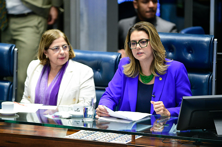 Ao lado da ministra das Mulheres, Cida Gonçalves, a senadora Leila Barros, que requereu a sessão especial, destacou a importância histórica da Lei Maria da Penha, sancionada em 2006 - Foto: Pedro França/Agência Senado