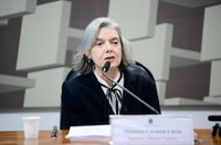 Comissão debate defesa da democracia com ministra Cármen Lúcia