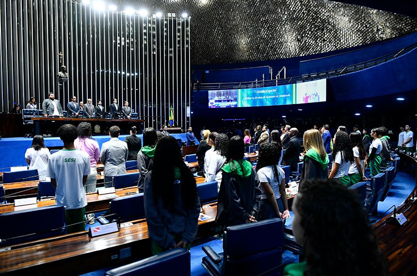 Convidados à bancada.