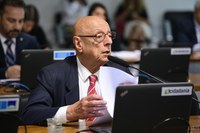 CI aprova permissão para taxistas financiarem carros pelo Pronampe