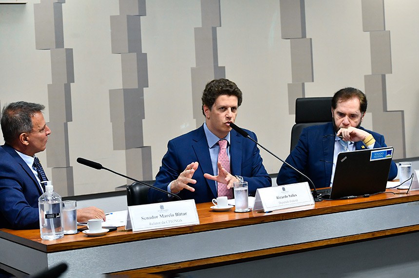 Mesa:
relator da CPIONGS, senador Marcio Bittar (União-AC);
ex-ministro do Meio Ambiente, deputado Ricardo Salles (PL-SP);
presidente da CPIONGS, senador Plínio Valério (PSDB-AM).