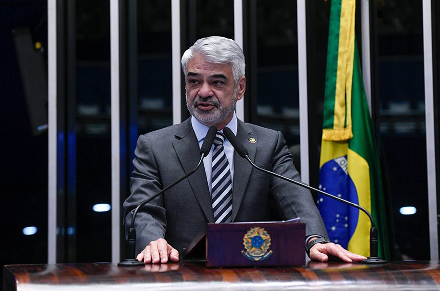 Em discurso, à tribuna, senador Humberto Costa (PT-PE).
