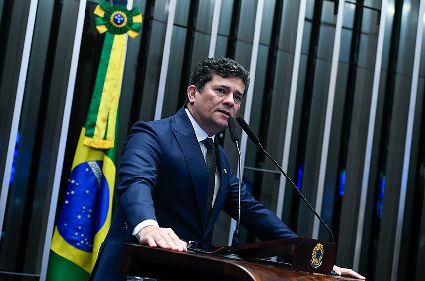 À tribuna, em discurso, senador Sergio Moro (União-PR). 