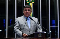 Carlos Viana propõe logística reversa para painéis solares