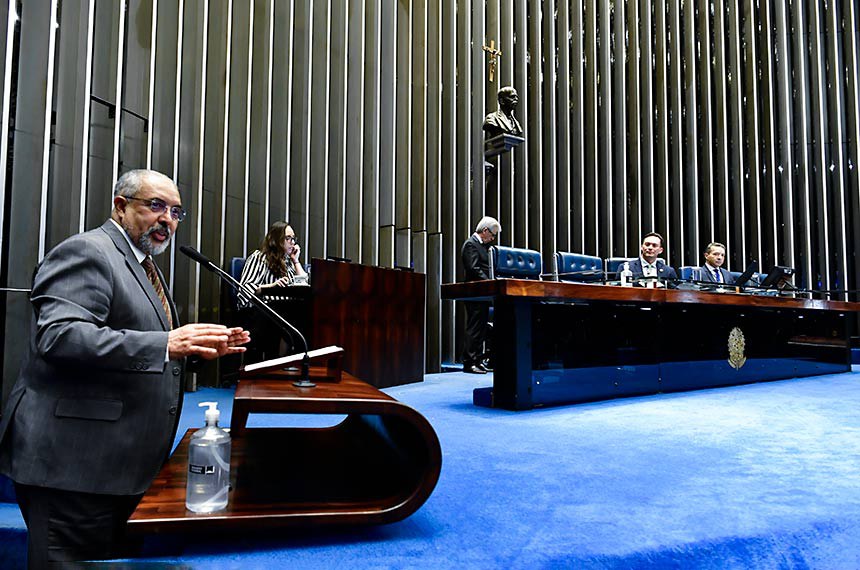 Em discurso, à tribuna, senador Paulo Paim (PT-RS).