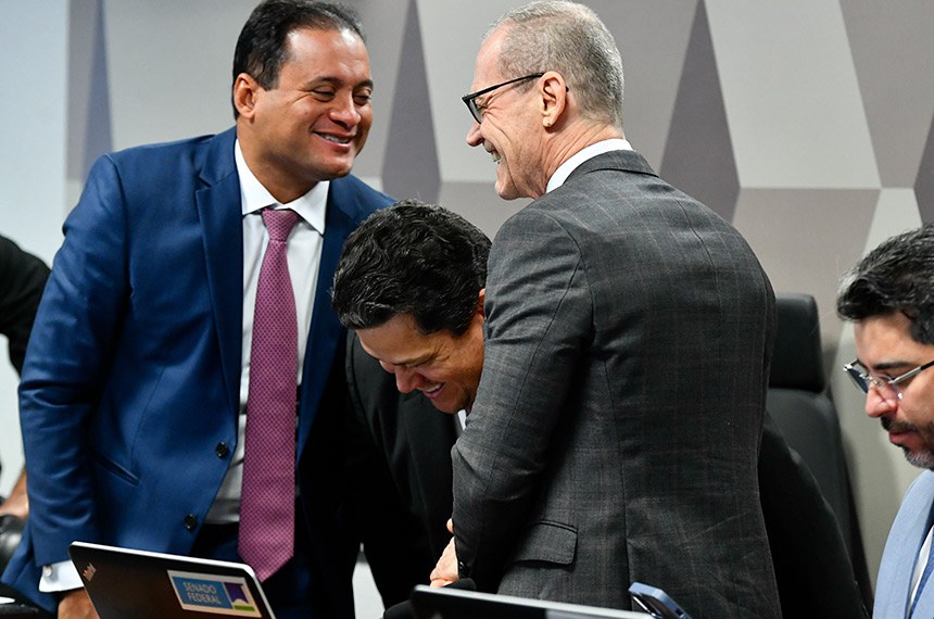 Mesa:
senador Weverton (PDT-MA);
presidente da CCJ, senador Davi Alcolumbre (União-AP);
senador Fabiano Contarato (PT-ES);
senador Marcos Rogério (PL-RO).