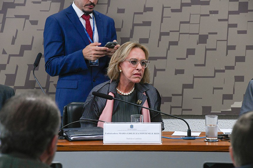 Mesa:
indicada para exercer o cargo de embaixadora do Brasil no Reino da Suécia e, cumulativamente, na República da Letônia, Maria Edileuza Fontenele Reis (MSF 50/2023).