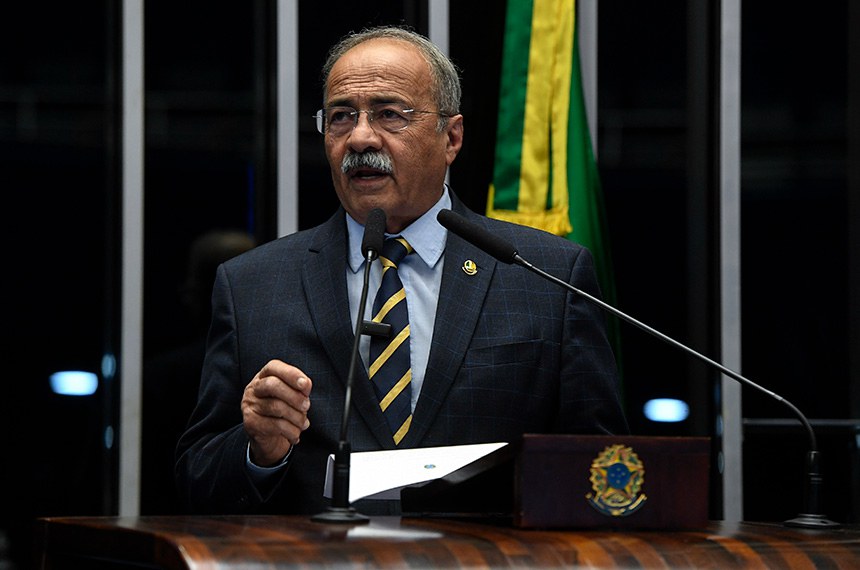 Em discurso, à tribuna, senador Chico Rodrigues (PSB-RR). 