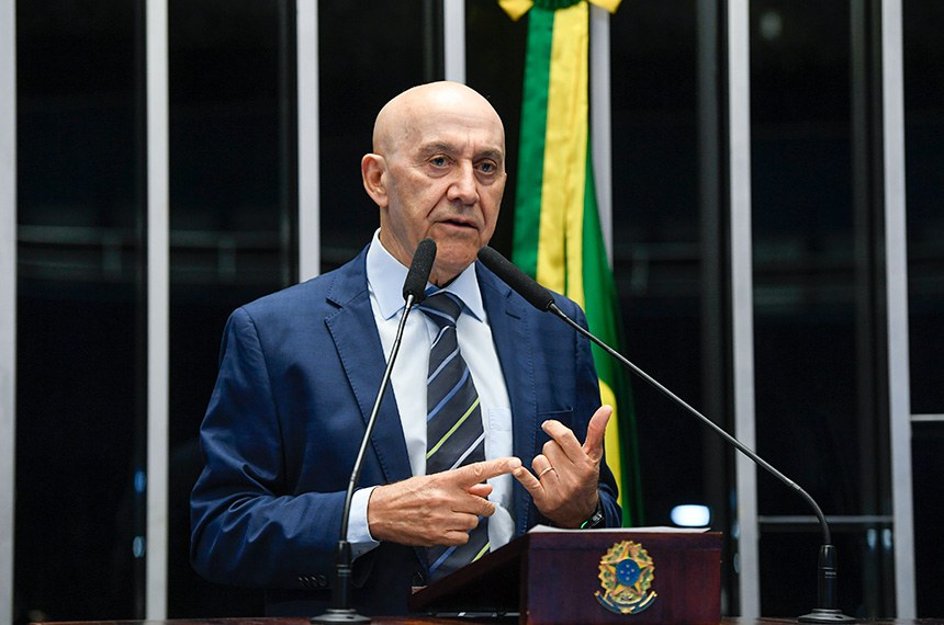 Em discurso, à tribuna, senador Confúcio Moura (MDB-RO).