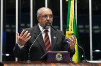 Paim avalia projeto que faz reserva para contratar resgatados de trabalho escravo