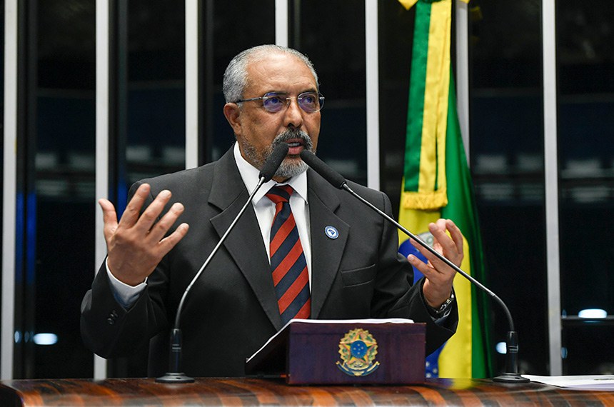 Em discurso, à tribuna, senador Paulo Paim (PT-RS).