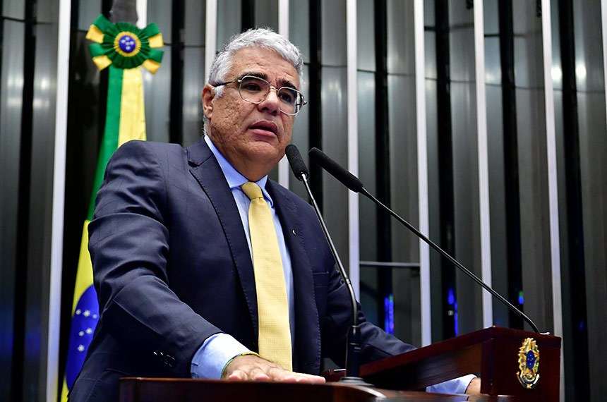 Em discurso, à tribuna, senador Eduardo Girão (Novo-CE).