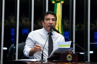 Magno Malta critica Conselho Nacional de Saúde e defende bandeiras conservadoras